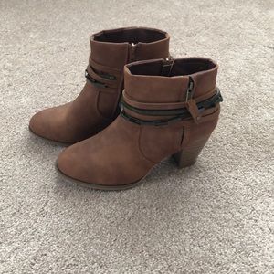 Venus booties